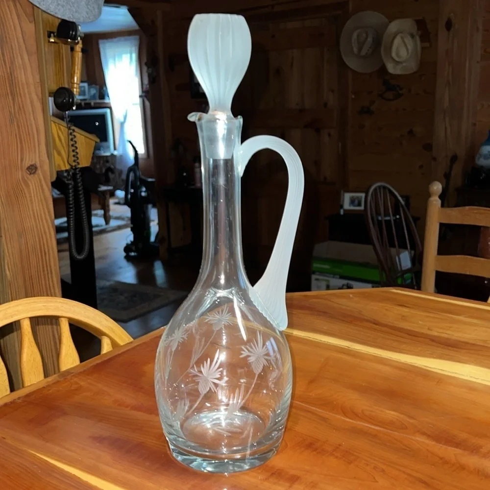 Crystal Clear Industries Etched Pineapple Decanter with Frosted Handle. Romania